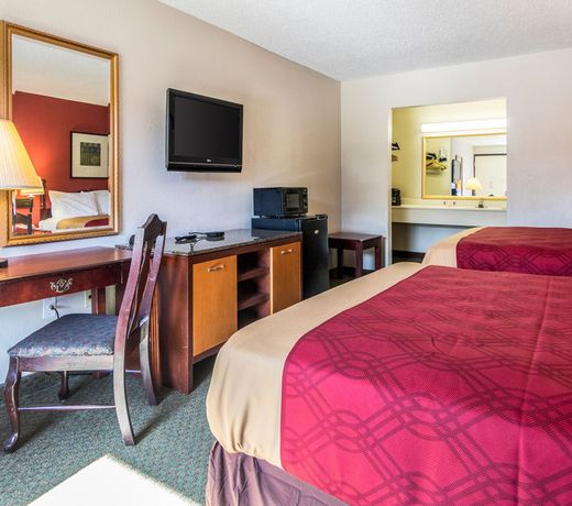 Econo Lodge Inn & Suites Conference Center Dublin