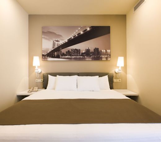 Opera Suite Hotel