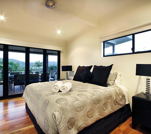 Airlie Escape
