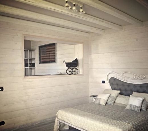 Veronica Cottage