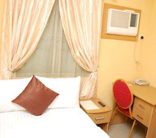 De Lawrence Court & Suites