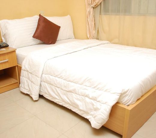 De Lawrence Court & Suites