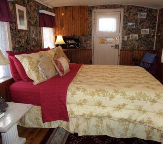 Livingston Junction Cabooses and Cabin