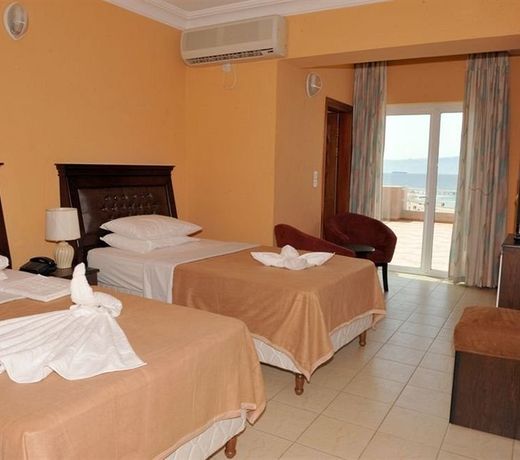 BARRACUDA HOTEL