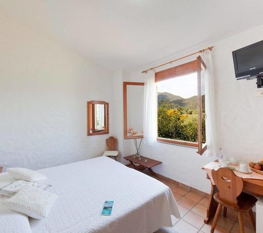 Hotel S'obreschida