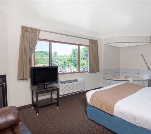 AmericInn by Wyndham Green Bay West