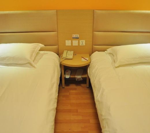Yinzuo Jiayi Hotel (Weifang Beihai Road Fuhua Park)