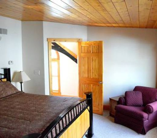 Brush Mountain Lodge