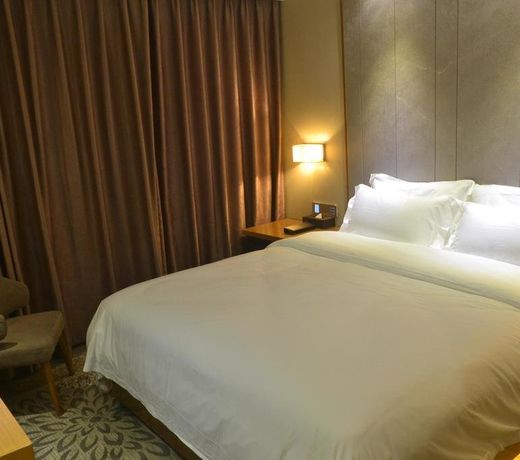 Lavande Hotel (Zhuhai Gongbei Port Light Rail Station)