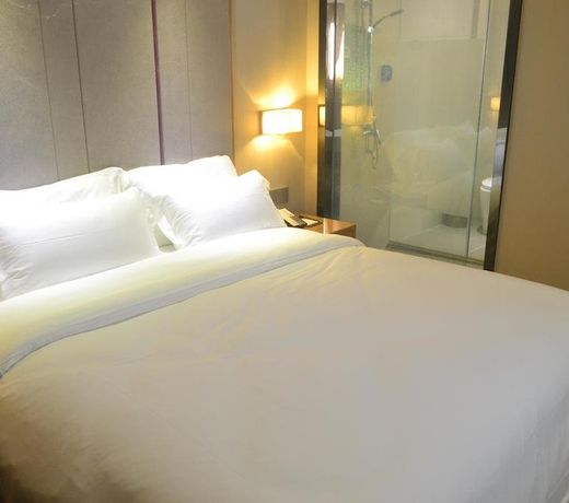 Lavande Hotel (Zhuhai Gongbei Port Light Rail Station)