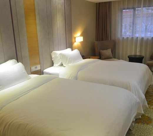 Lavande Hotel (Zhuhai Gongbei Port Light Rail Station)