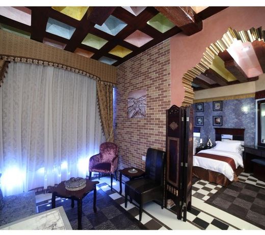 Roomi Suites Hotel