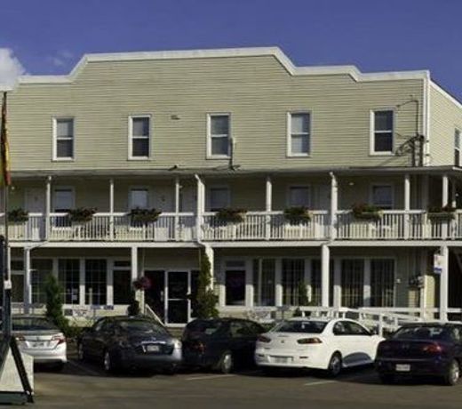 Parkland Village Inn
