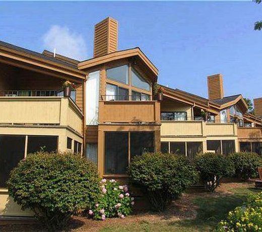 Pointes North Inn