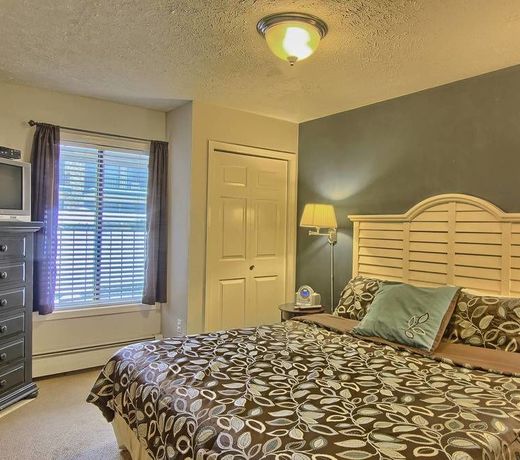 Pointes North Inn