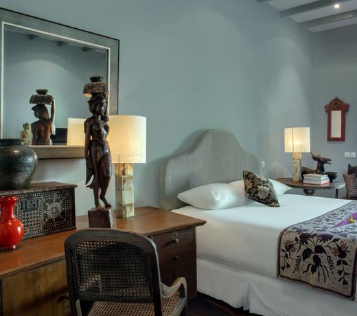Room & Vespa 3