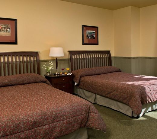 Longfellows Inn And Restaurant