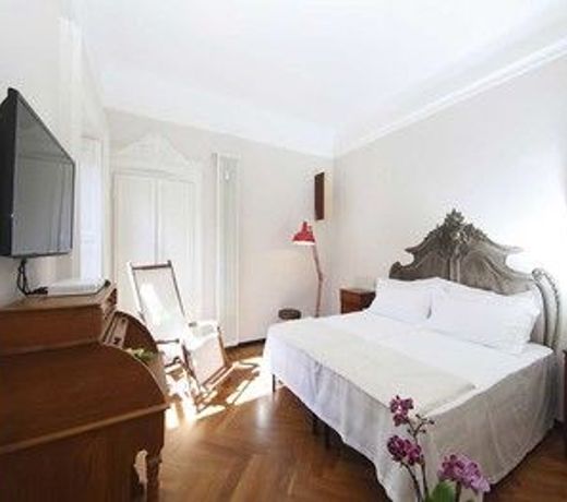 B&B Bonaparte Suites