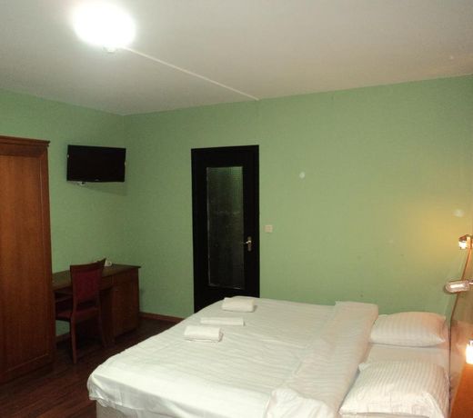 Albert Hotel
