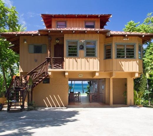 Tres Palmas Inn & Villas