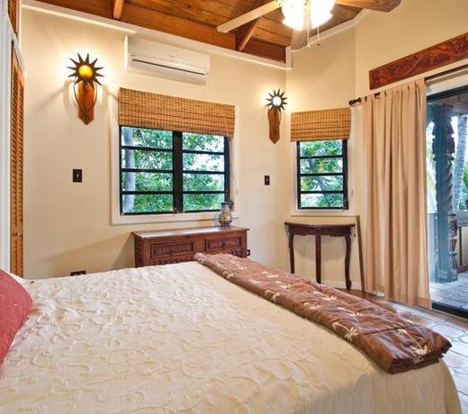 Tres Palmas Inn & Villas