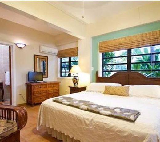 Tres Palmas Inn & Villas