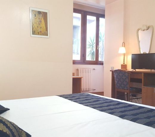 Hotel Flora
