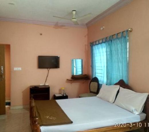 Aruvi Hotel