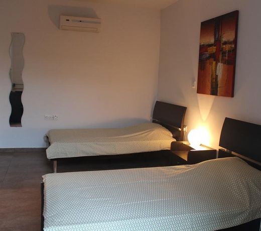 Sophia Court 6