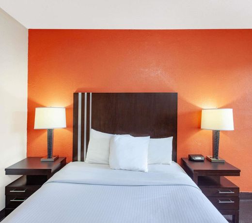AmericInn by Wyndham Carlton