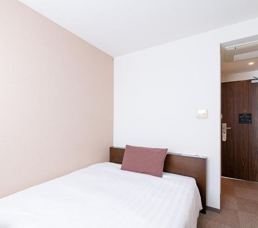 Hotel day by day