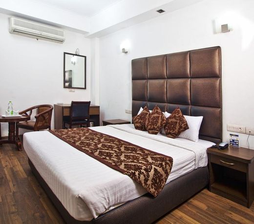 OYO Premium Jasola Apollo