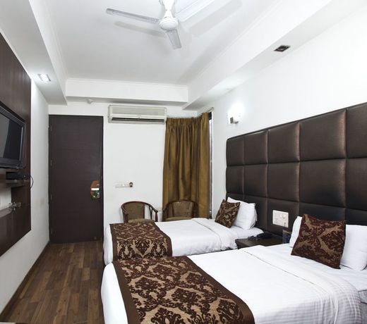 OYO Premium Jasola Apollo