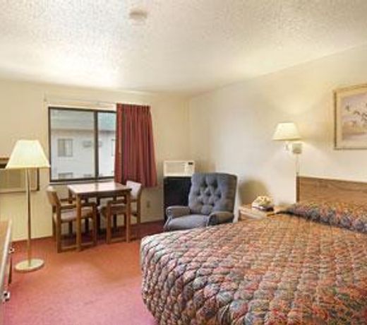 Super 8 by Wyndham Fergus Falls