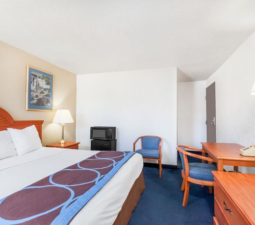 Super 8 by Wyndham Montgomery Maybrook