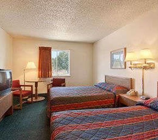Super 8 by Wyndham York NE