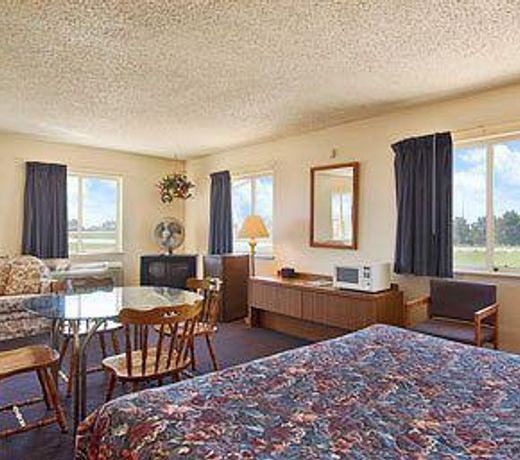 Super 8 by Wyndham York NE