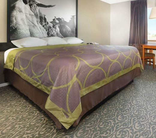 Super 8 by Wyndham Clayton