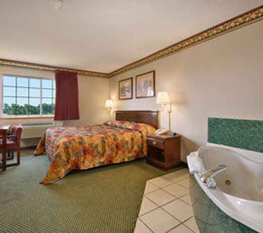 Super 8 by Wyndham Winfield/Quail Ridge Area