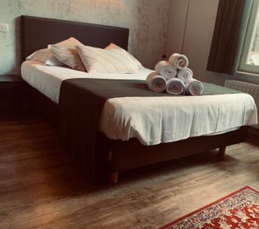Hotel Rose Red