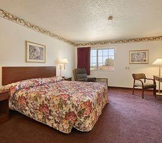 Super 8 by Wyndham Osage