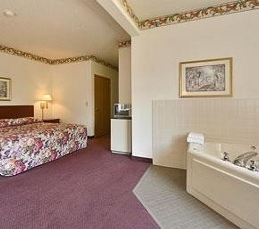 Super 8 by Wyndham Osage