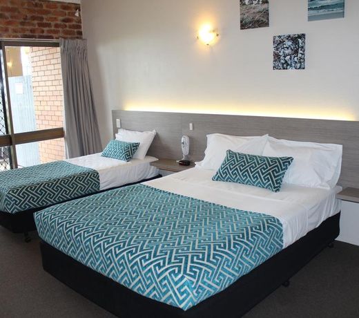Sarina Beach Motel