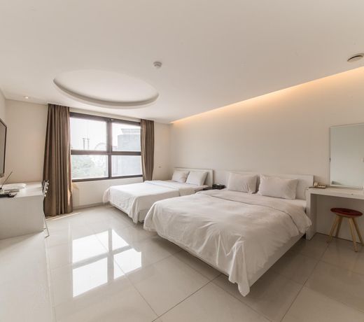 Ruby Tourist Hotel Wolmido