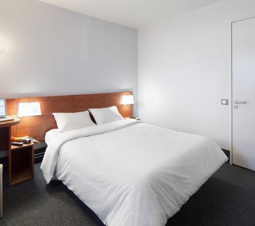 B&B HOTEL Clermont-Ferrand Le Brezet Aeroport