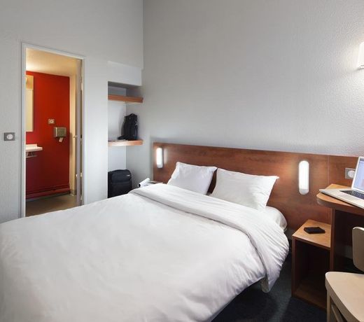 B&B HOTEL Clermont-Ferrand Le Brezet Aeroport