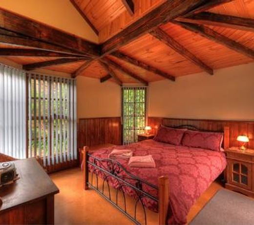 Stanley Lakeside Spa Cabins