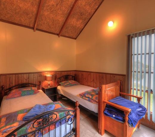 Stanley Lakeside Spa Cabins