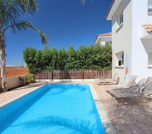 Villa 15 Chara Cynthiana