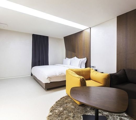 Richwell Hotel